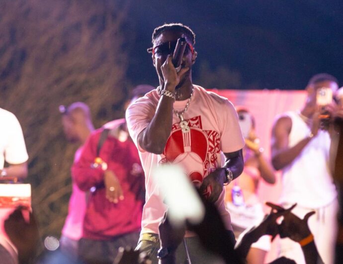 Sindika décroche un Disque d’Or pour son album INVASION – Tome 1